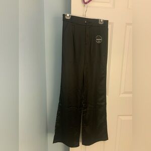 heipeiwa Ladies Satin Pants size, medium. NWT